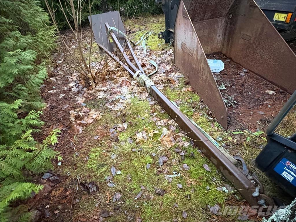 CAT TH 580 B مناولات متداخلة