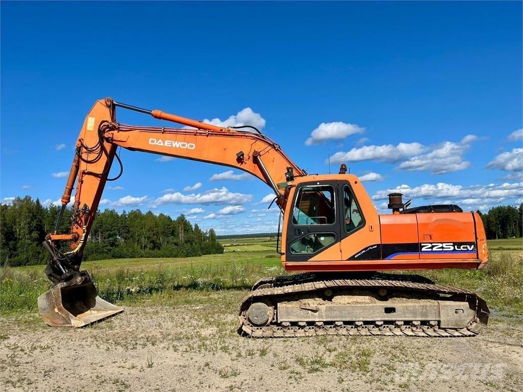 Daewoo 220LC-V حفارات زحافة