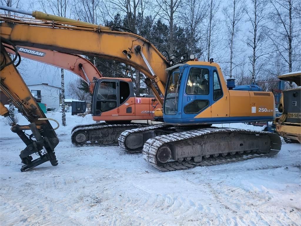 Daewoo S250lc-v حفارات زحافة
