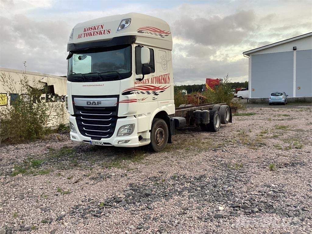 DAF XF 530 شاحنات بمقصورة وهيكل