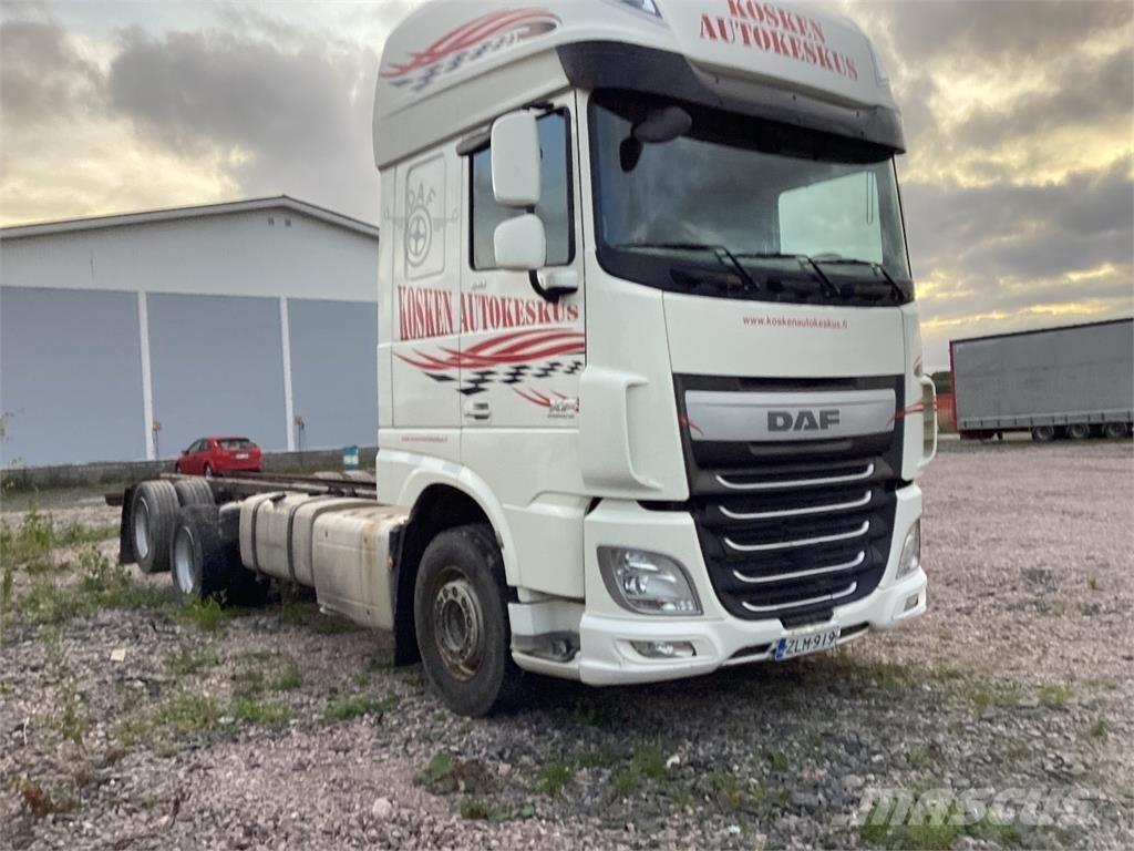 DAF XF 530 شاحنات بمقصورة وهيكل