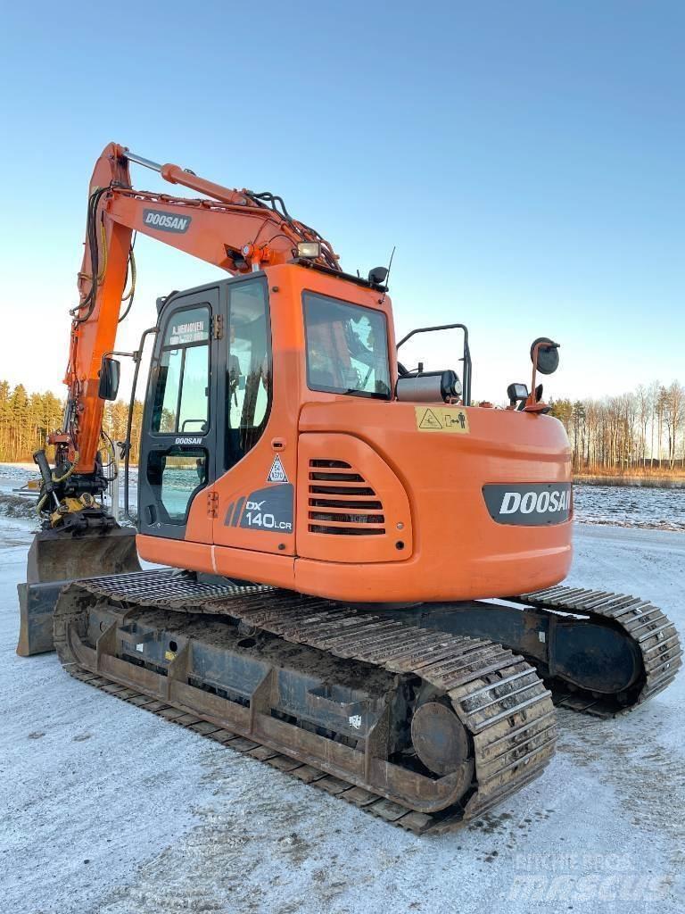 Doosan DX 140 LCR حفارات زحافة