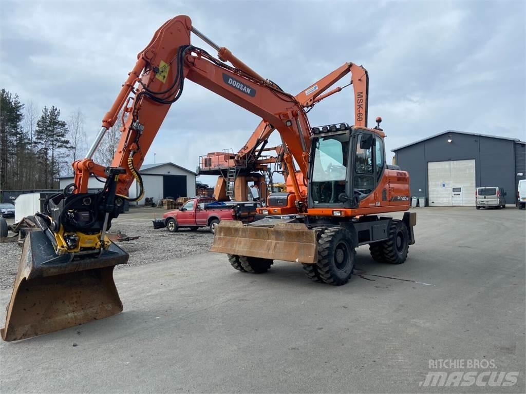 Doosan DX 140W حفارات بعجل
