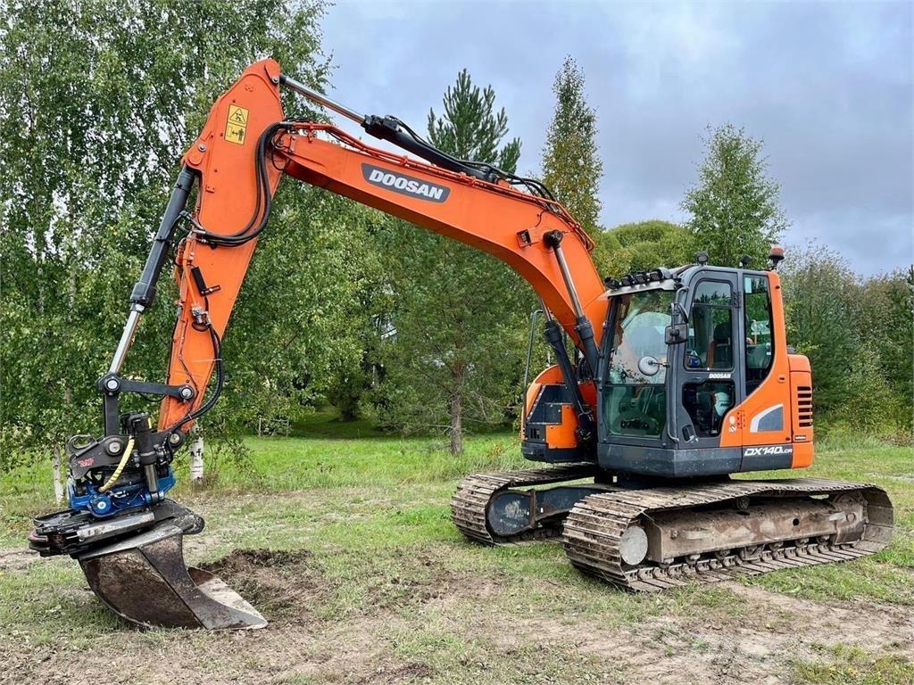 Doosan DX140LC حفارات زحافة