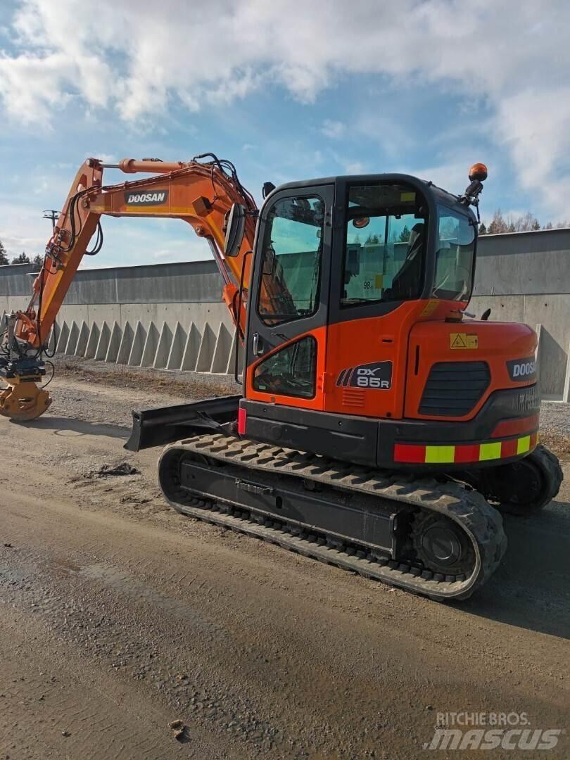 Doosan DX85 R حفارات وسط 7 طن - 12 طن