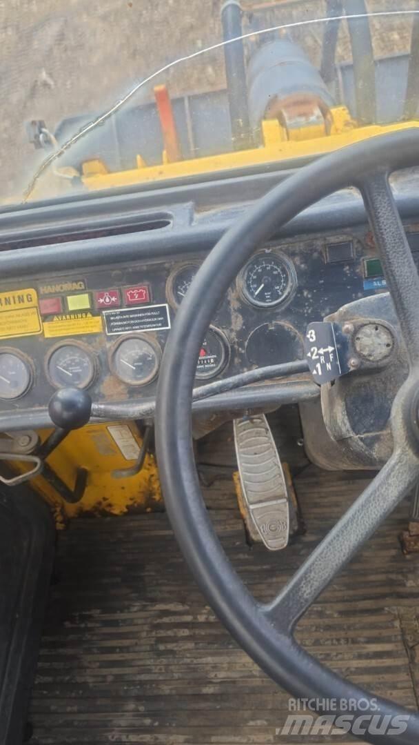 Hanomag 44D لوادر بعجل