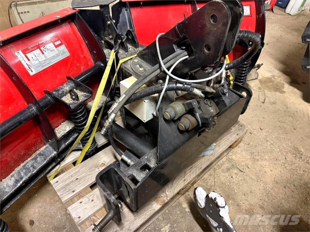 Hilltip Aura حراثات ونصول الجليد