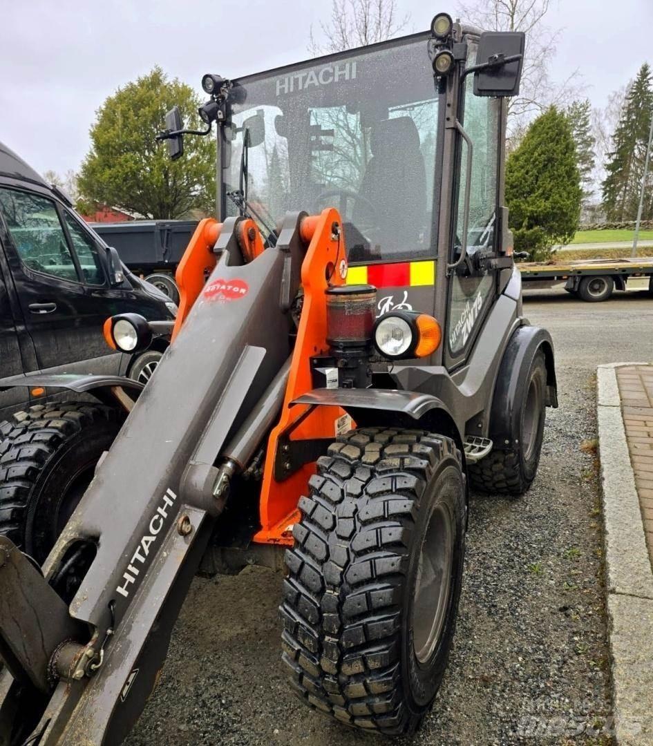 Hitachi ZW75 لوادر صغيرة