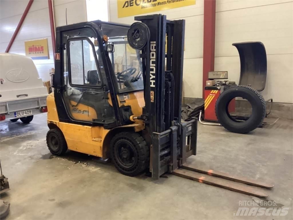 Hyundai HDE 25 E شاحنات الديزل