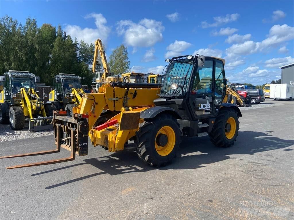 JCB 535-125 مناولات متداخلة