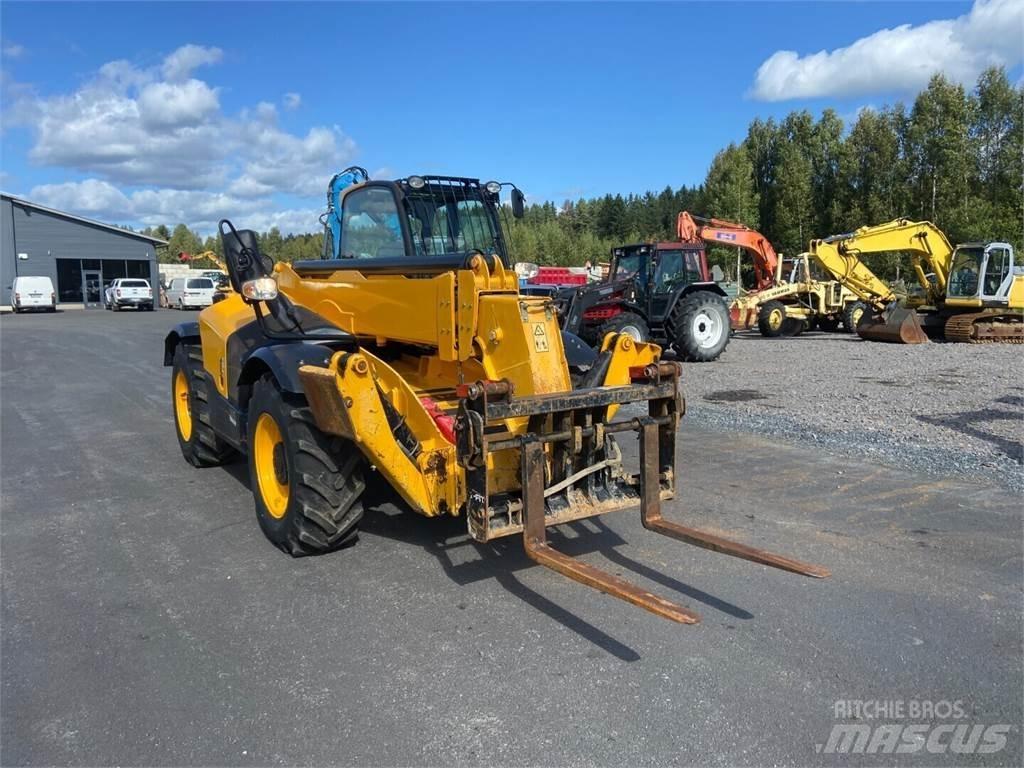 JCB 535-125 مناولات متداخلة