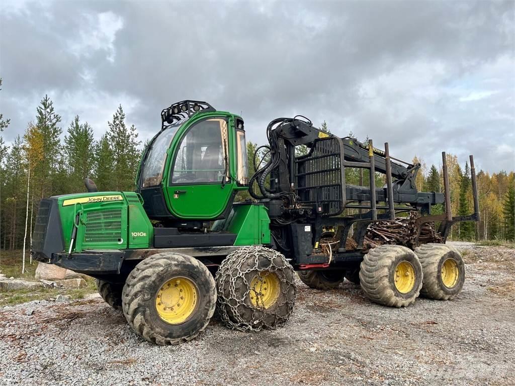 John Deere 1010E شاحنات