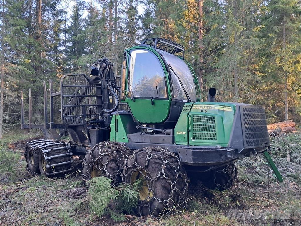 John Deere 1010e شاحنات