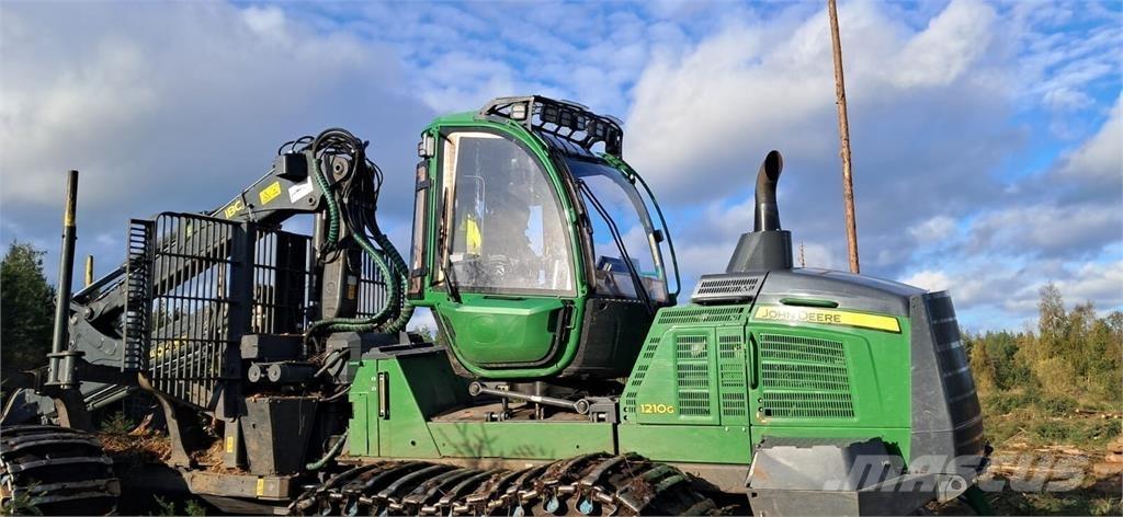 John Deere 1210G شاحنات