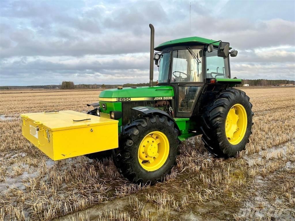 John Deere 2650 الجرارات