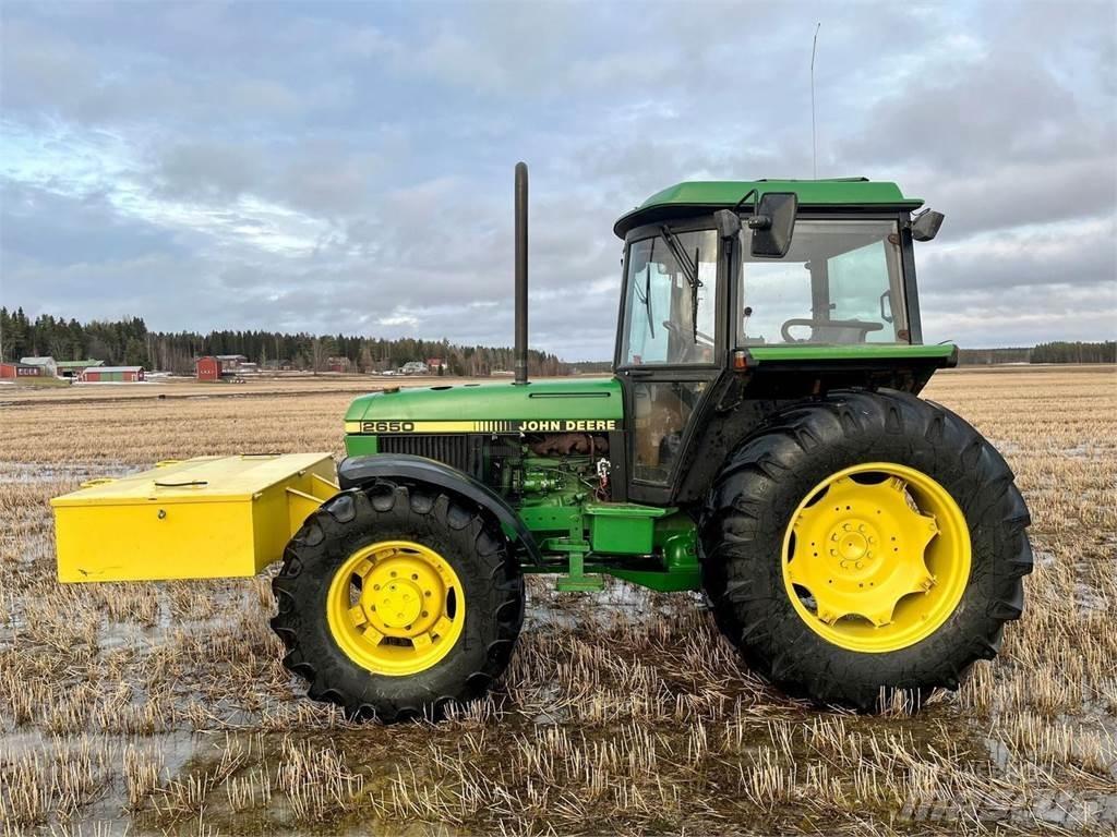 John Deere 2650 الجرارات