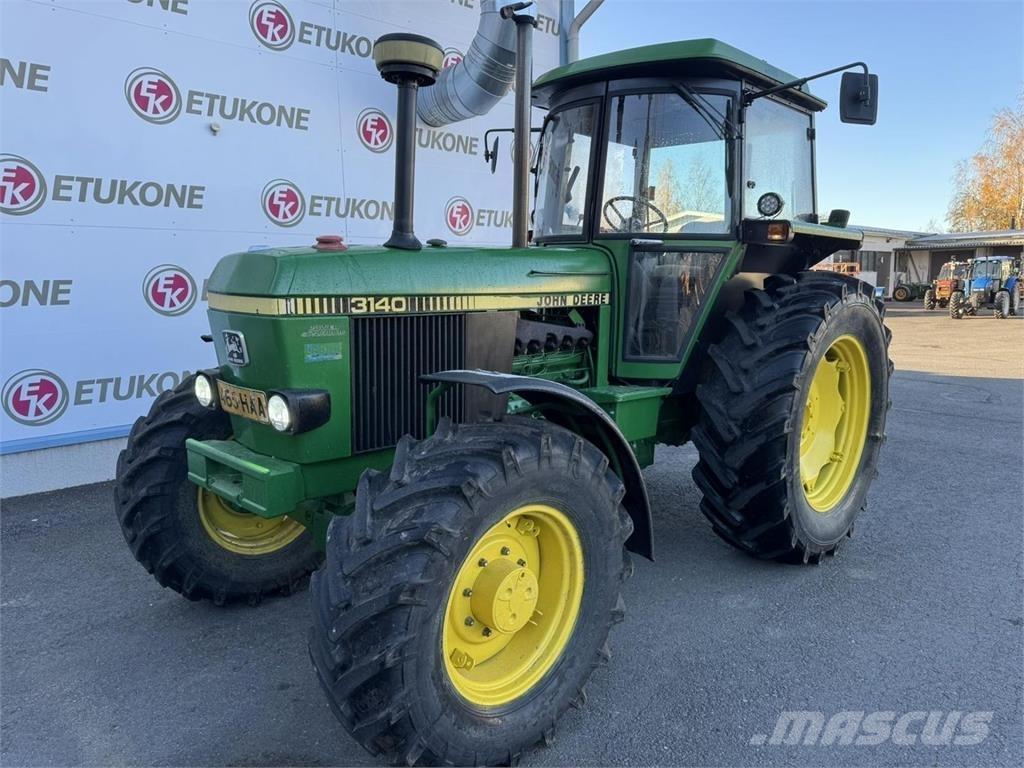 John Deere 3140 الجرارات