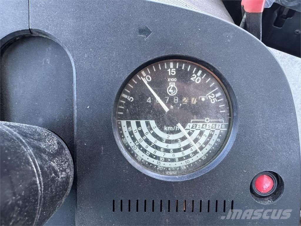 John Deere 3140 الجرارات