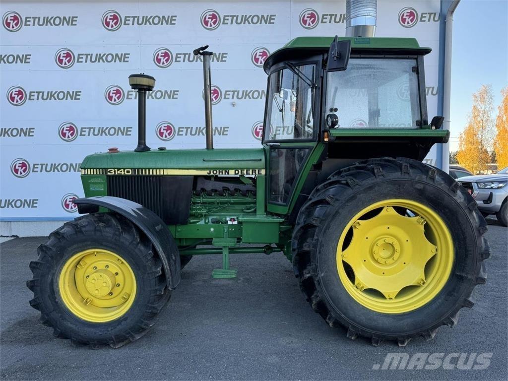 John Deere 3140 الجرارات