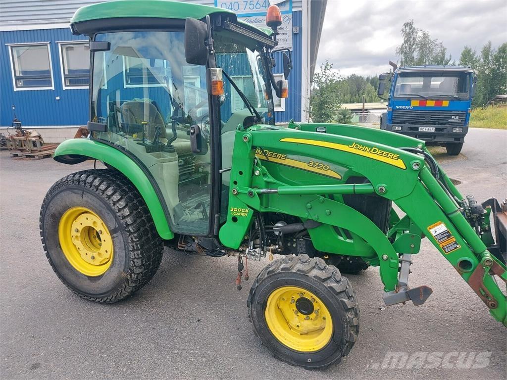 John Deere 3720 الجرارات