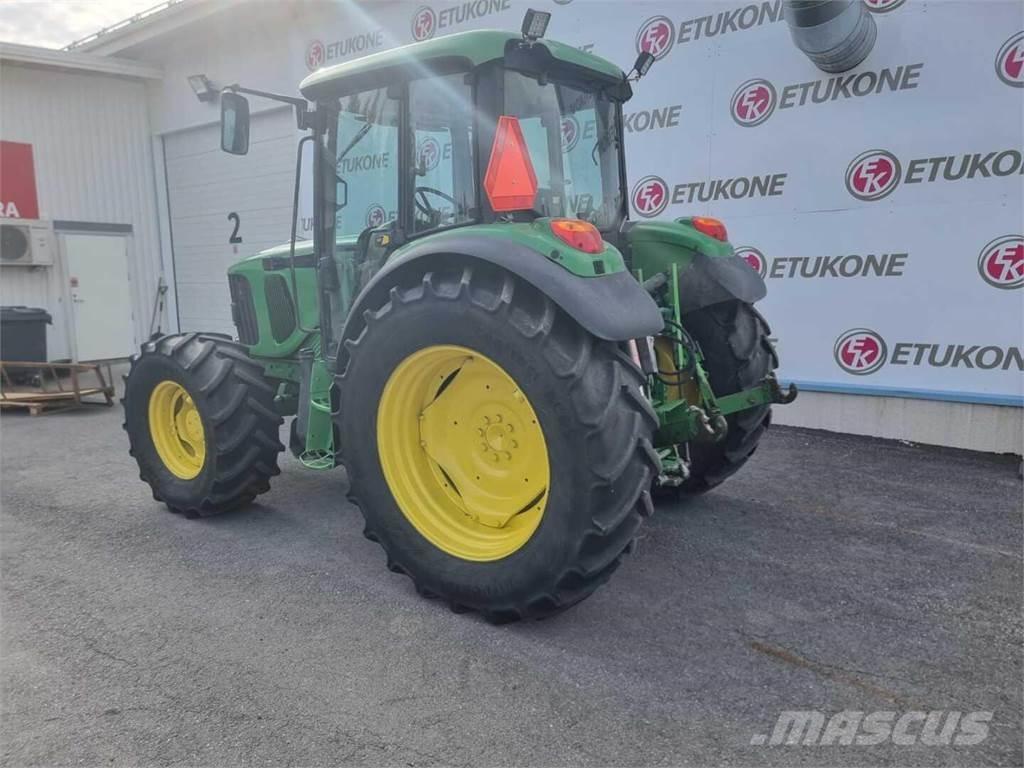 John Deere 6120SE الجرارات