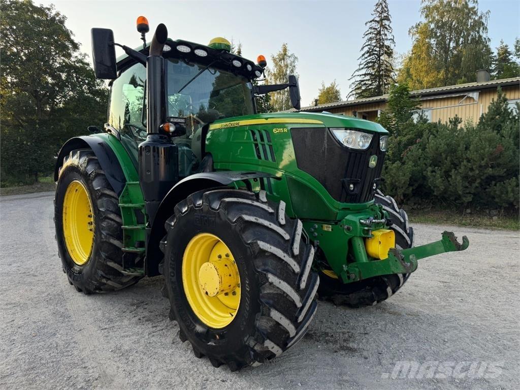 John Deere 6215R الجرارات