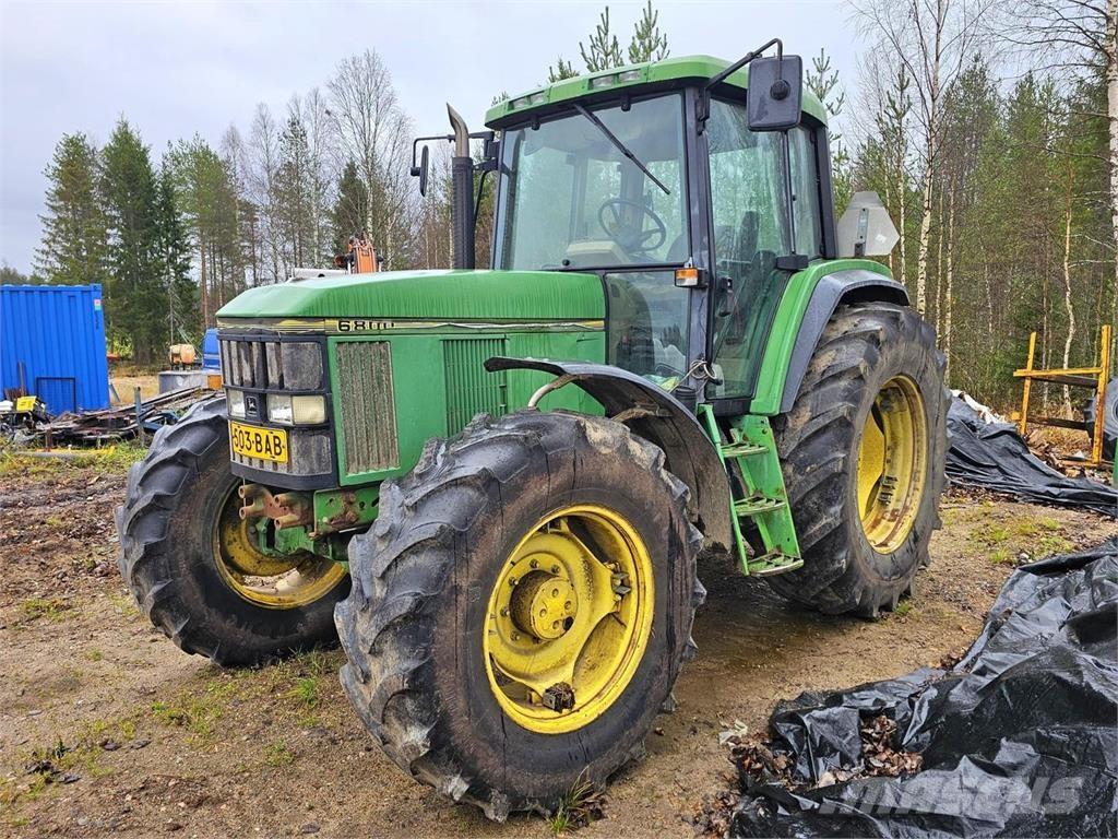 John Deere 6800 الجرارات