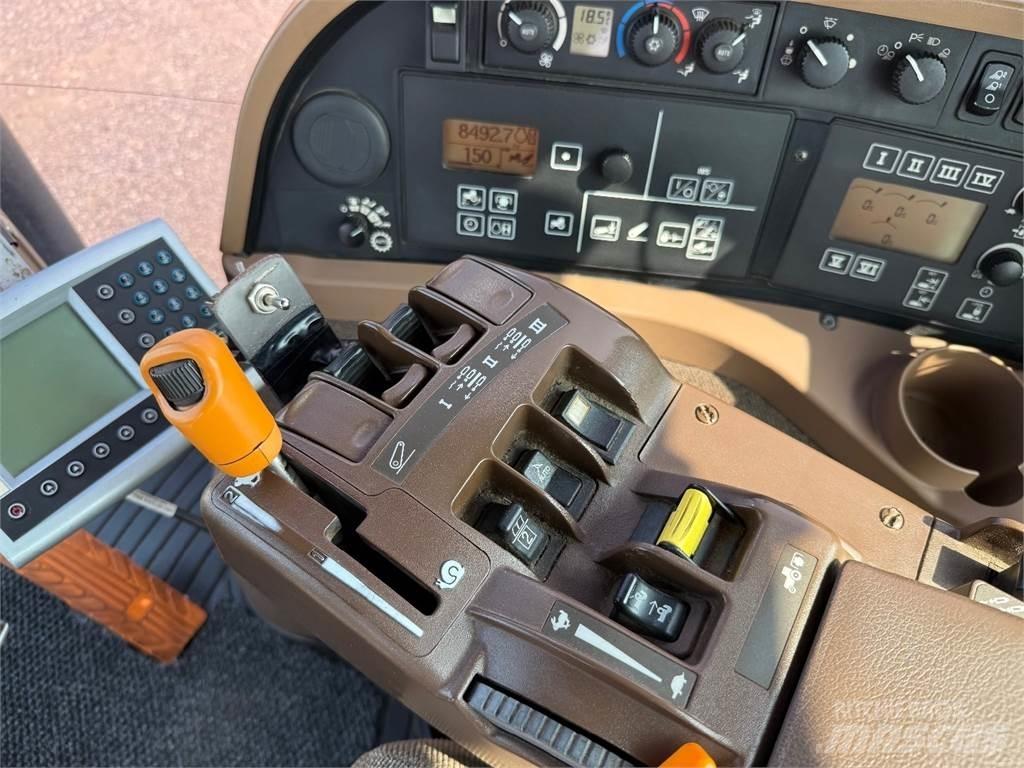John Deere 8330 الجرارات