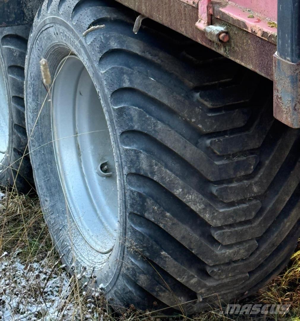 Junkkari 160 مقطورات قلابة