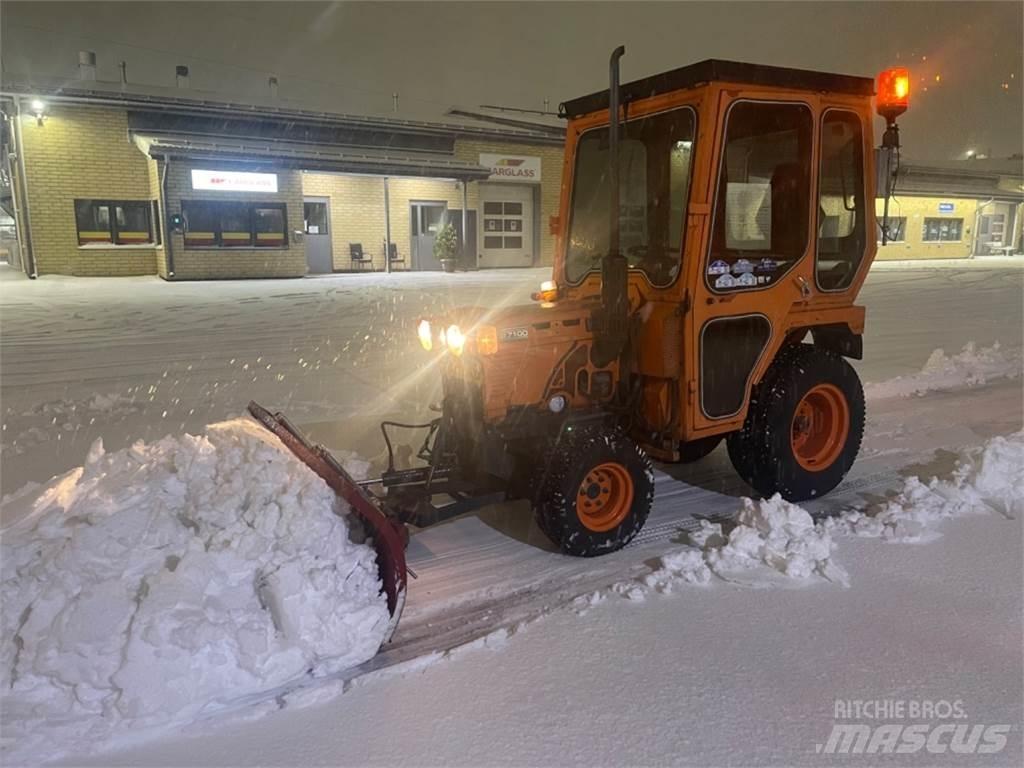 Kubota B 1700 4*4 ماكينات أخرى لتجهيز الأراضي
