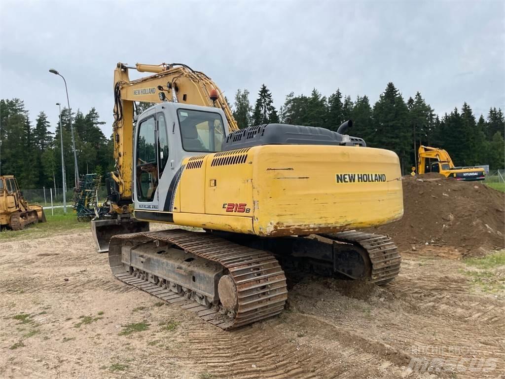New Holland E215B حفارات زحافة