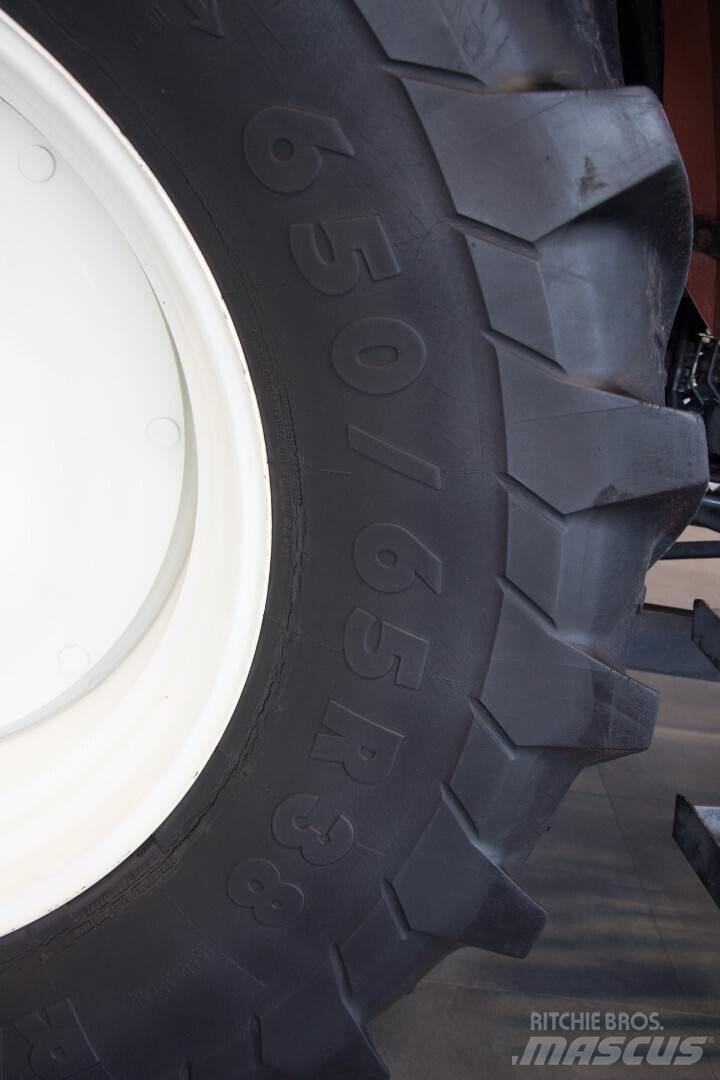 New Holland M135 الجرارات