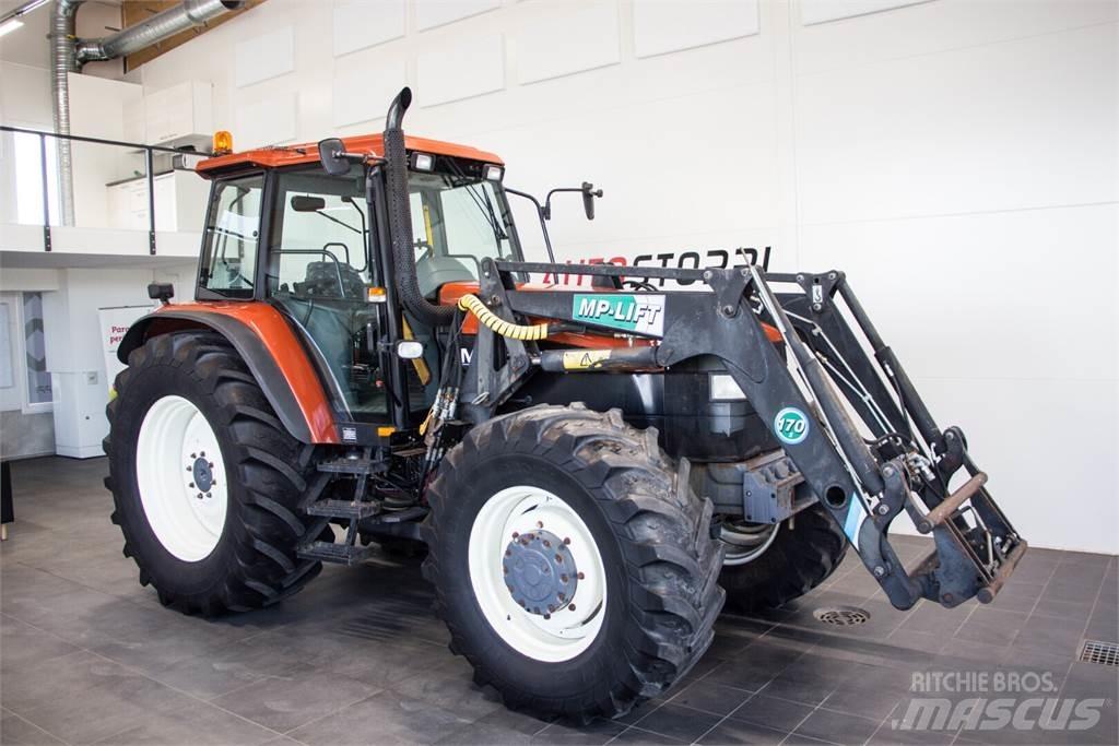 New Holland M135 الجرارات