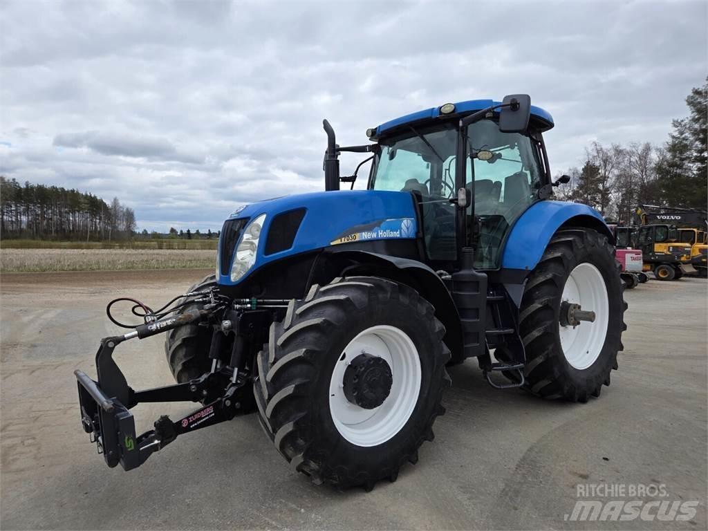 New Holland T7030 الجرارات