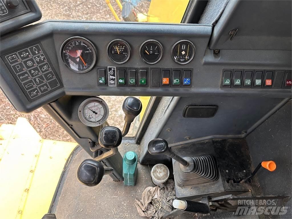 New Holland TC56 حصادات