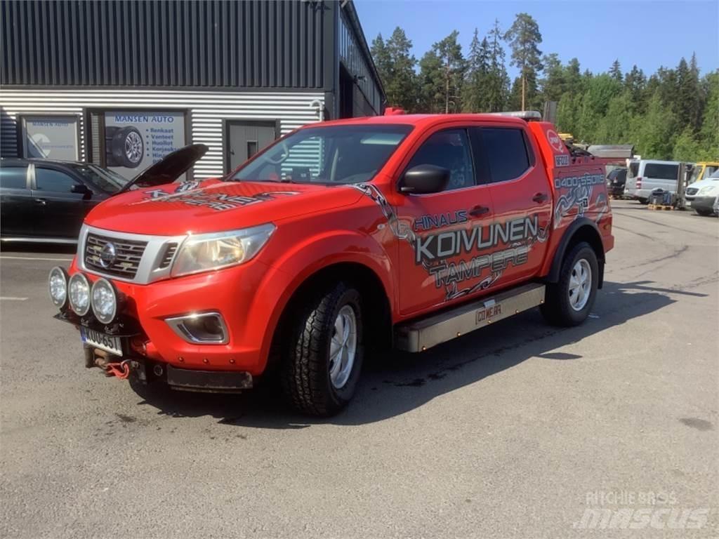 Nissan Navara 4X4 مقطورات مركبات نقل