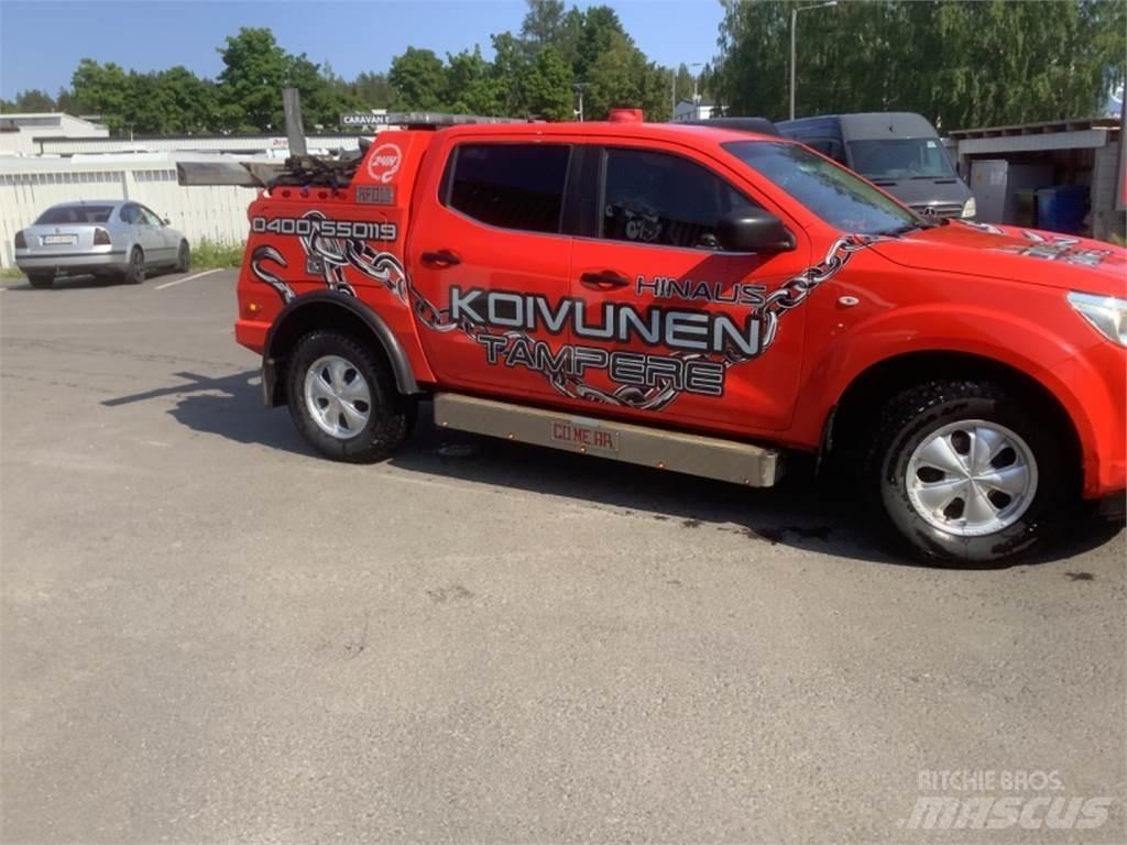 Nissan Navara 4X4 مقطورات مركبات نقل