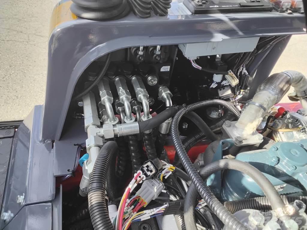 QuattroX QX-810 لوادر صغيرة