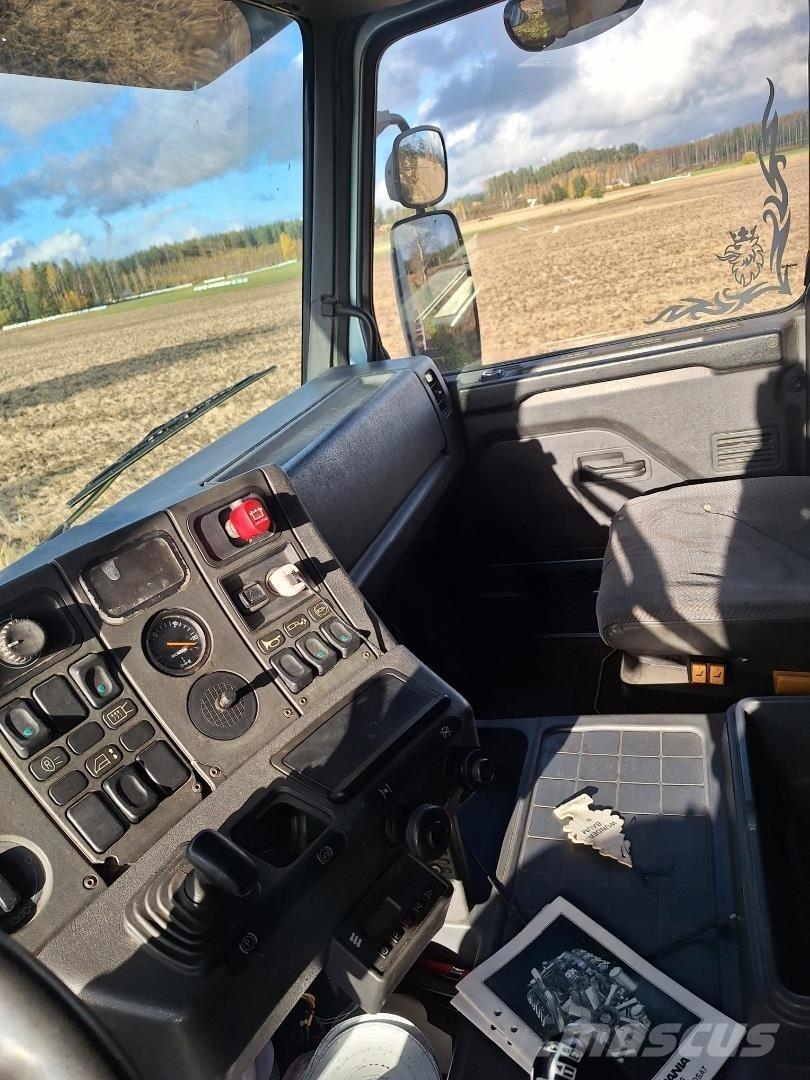 Scania 143H شاحنات نقل آلة الغابات
