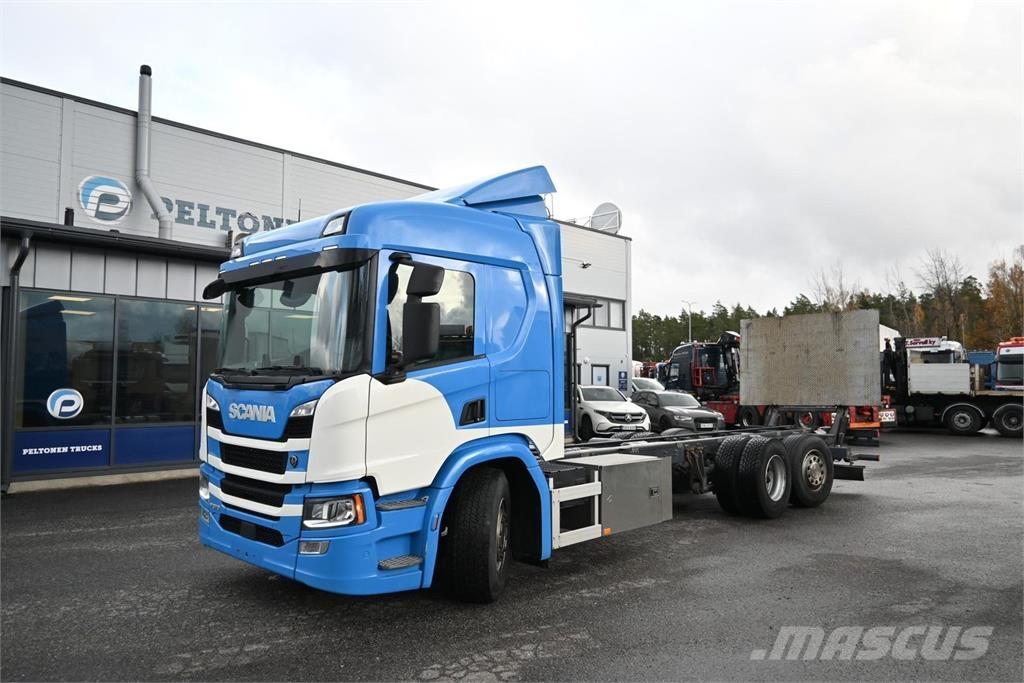 Scania P370 6x2*4 شاحنات بمقصورة وهيكل