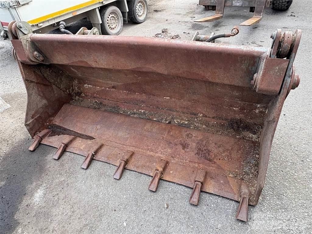 Schaeff SKL 835 لوادر بعجل