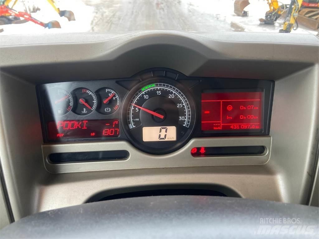 Sisu C 600 2+2 شاحنات نقل آلة الغابات