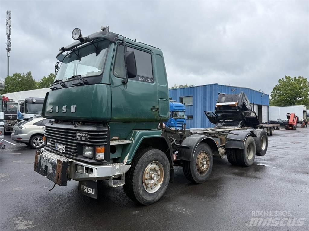 Sisu Sm332 8x2 شاحنات بمقصورة وهيكل