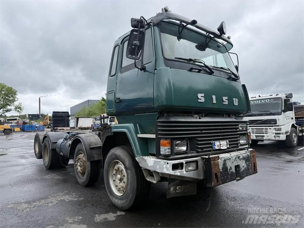 Sisu Sm332 8x2 شاحنات بمقصورة وهيكل
