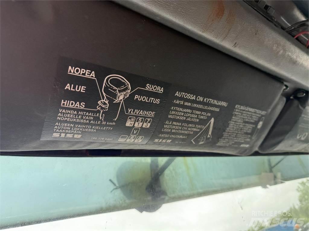Sisu Sm332 8x2 شاحنات بمقصورة وهيكل