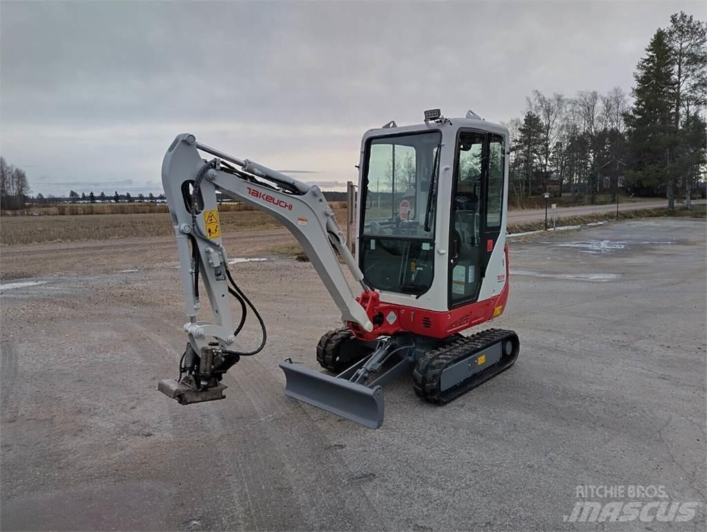 Takeuchi TB216 حفارات زحافة