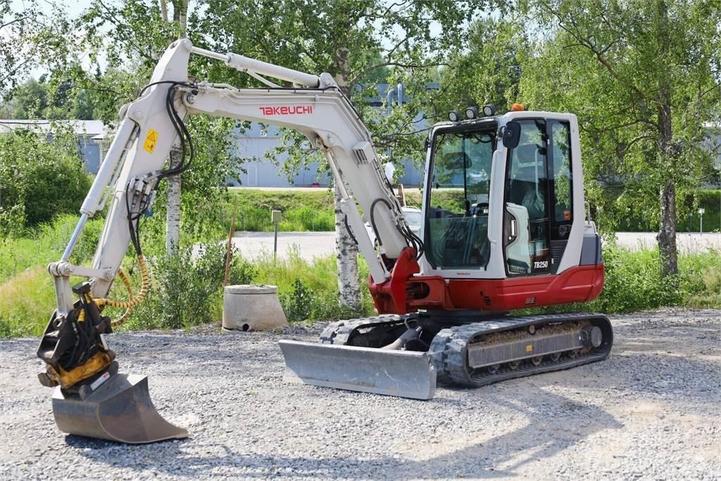 Takeuchi TB250 حفارات زحافة