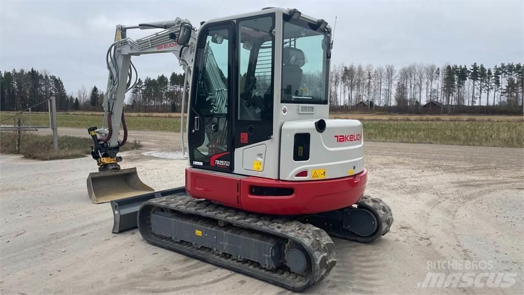 Takeuchi TB257FR حفارات زحافة