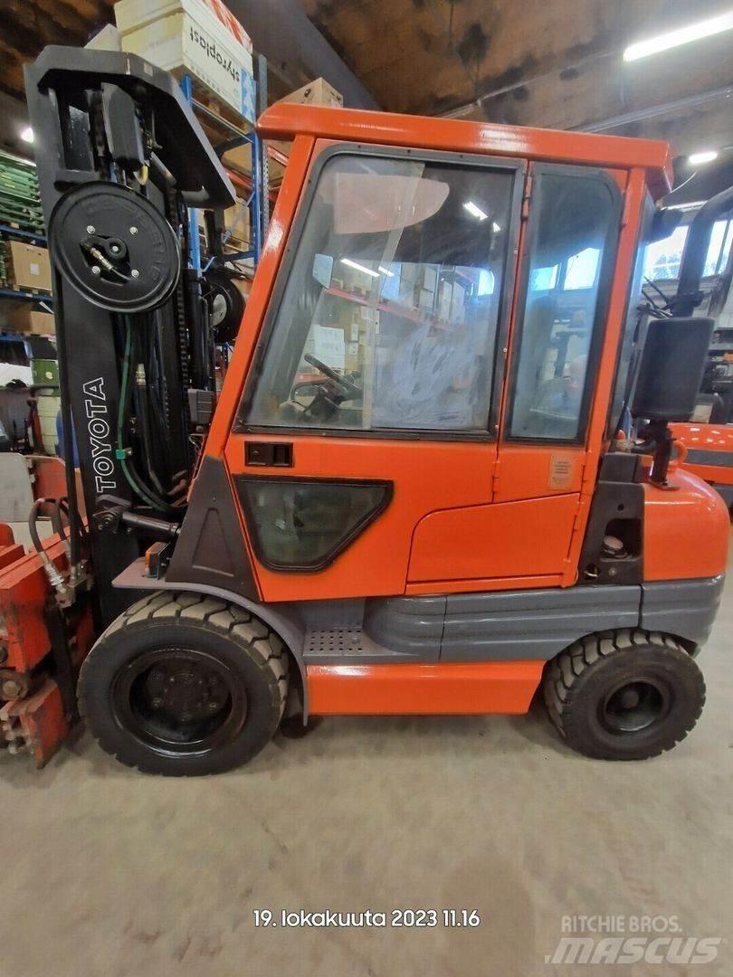 Toyota 02-6FDF30 شاحنات الديزل