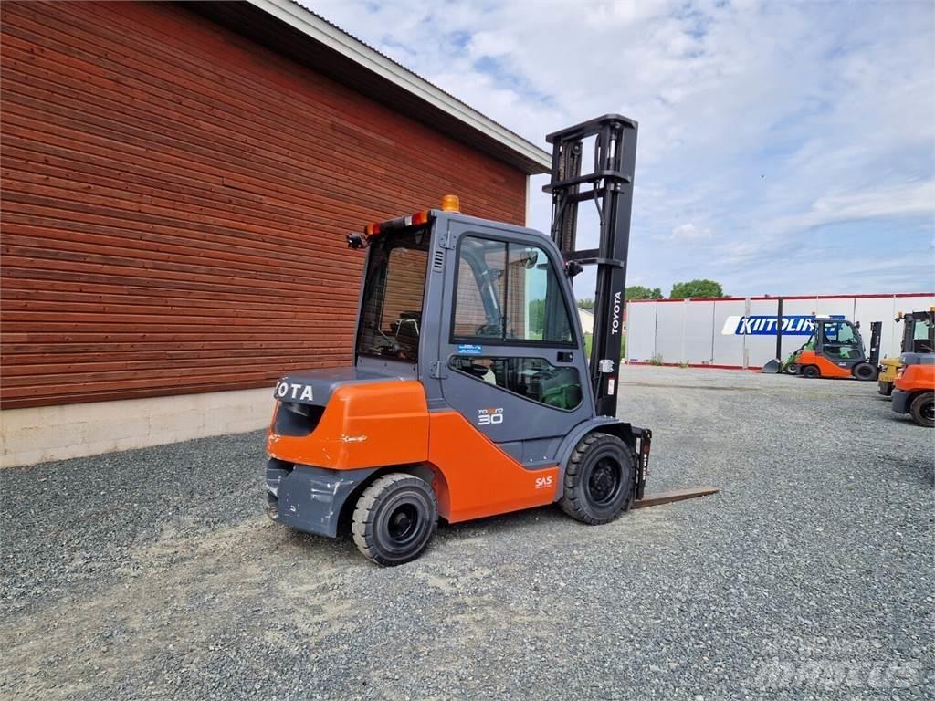 Toyota 02-8FDF30 شاحنات الديزل